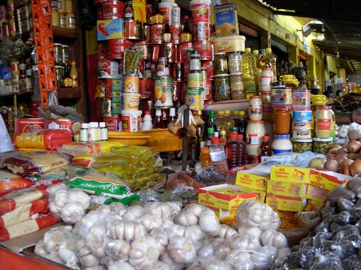 LE COÛT DES DENRÉES ALIMENTAIRES ET DU LOYER EN BAISSE