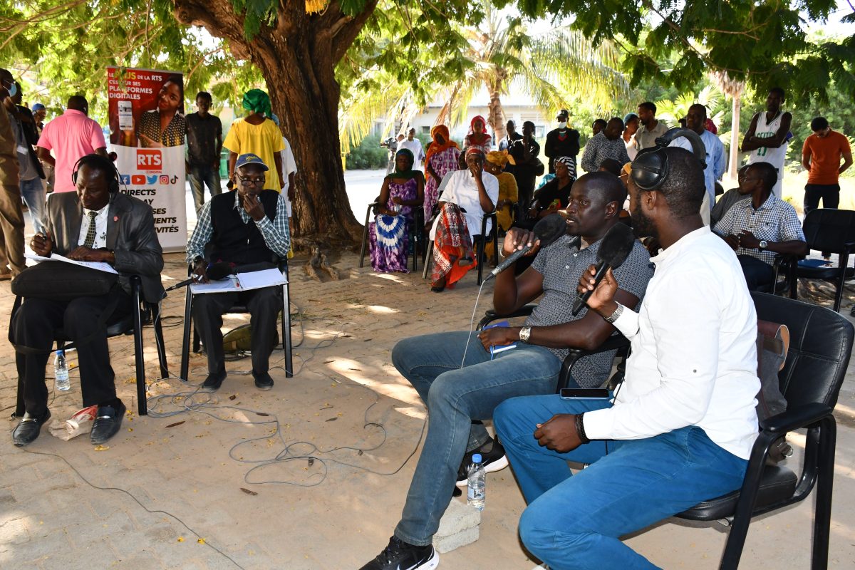 LA COUPE DU MONDE CHEZ VOUS : LA  RADIO SÉNÉGAL ET SON  ÉQUIPE À LA CLINIQUE PSYCHIATRIQUE DE FANN