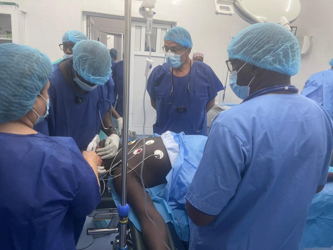 PREMIERES TRANSPLANTATIONS RENALES REUSSIES A HMO | NOUVEAUX MIRACLES DE L’EXPERTISE CHIRURGICALE SENEGALAISE !