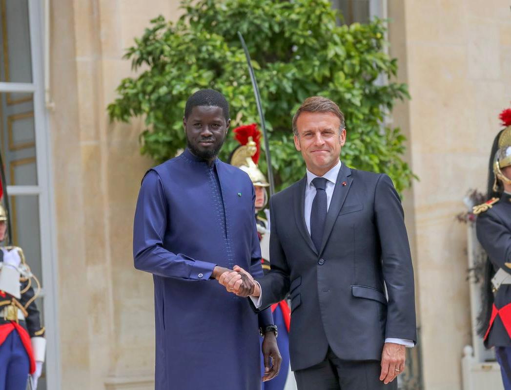 COMMUNIQUÉ CONJOINT – ENTRETIEN ENTRE LES PRÉSIDENTS BASSIROU DIOMAYE FAYE ET EMMANUEL MACRON