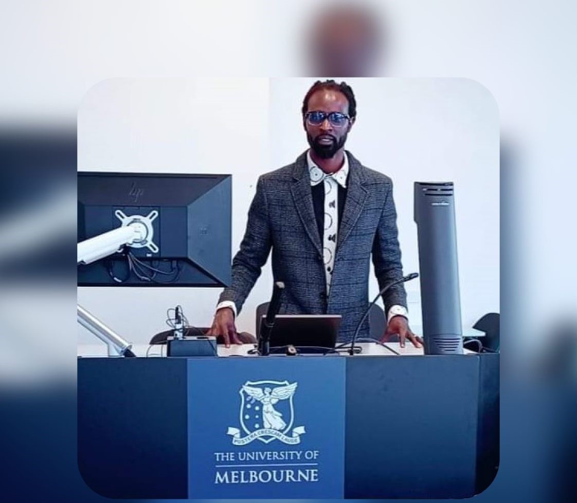 CULTURE | LAMINE SONKO, PREMIER SÉNÉGALAIS NOMMÉ MEMBRE HONORAIRE DE L’UNIVERSITÉ DE MELBOURNE