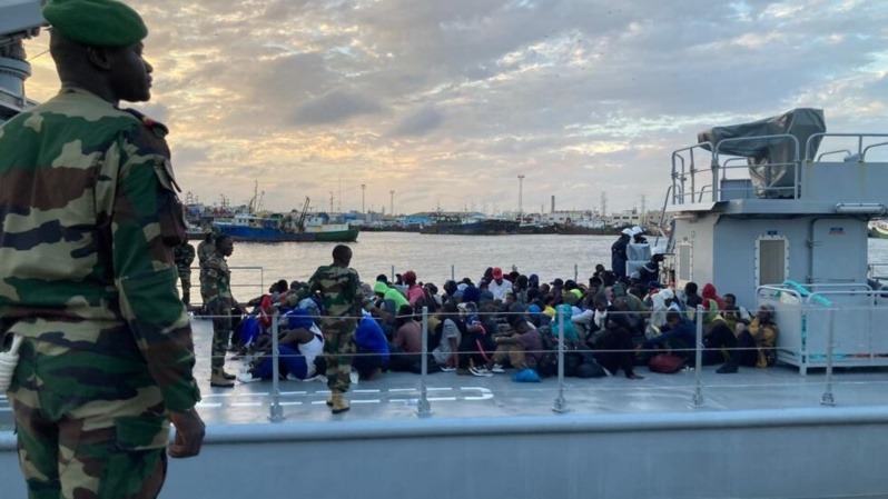 ARRAISONNEMENT D’UNE PIROGUE TRANSPORTANT 202 MIGRANTS AU LARGE DE LOMPOUL