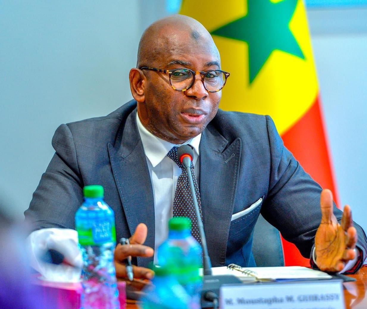 LE MINISTRE DE L’ÉDUCATION NATIONALE, MOUSTAPHA MAMBA GUIRASSY, CLARIFIE LA QUESTION DU VOILE : « CE N’EST PAS UNE QUESTION RELIGIEUSE, MAIS DE RÈGLEMENT INTÉRIEUR »