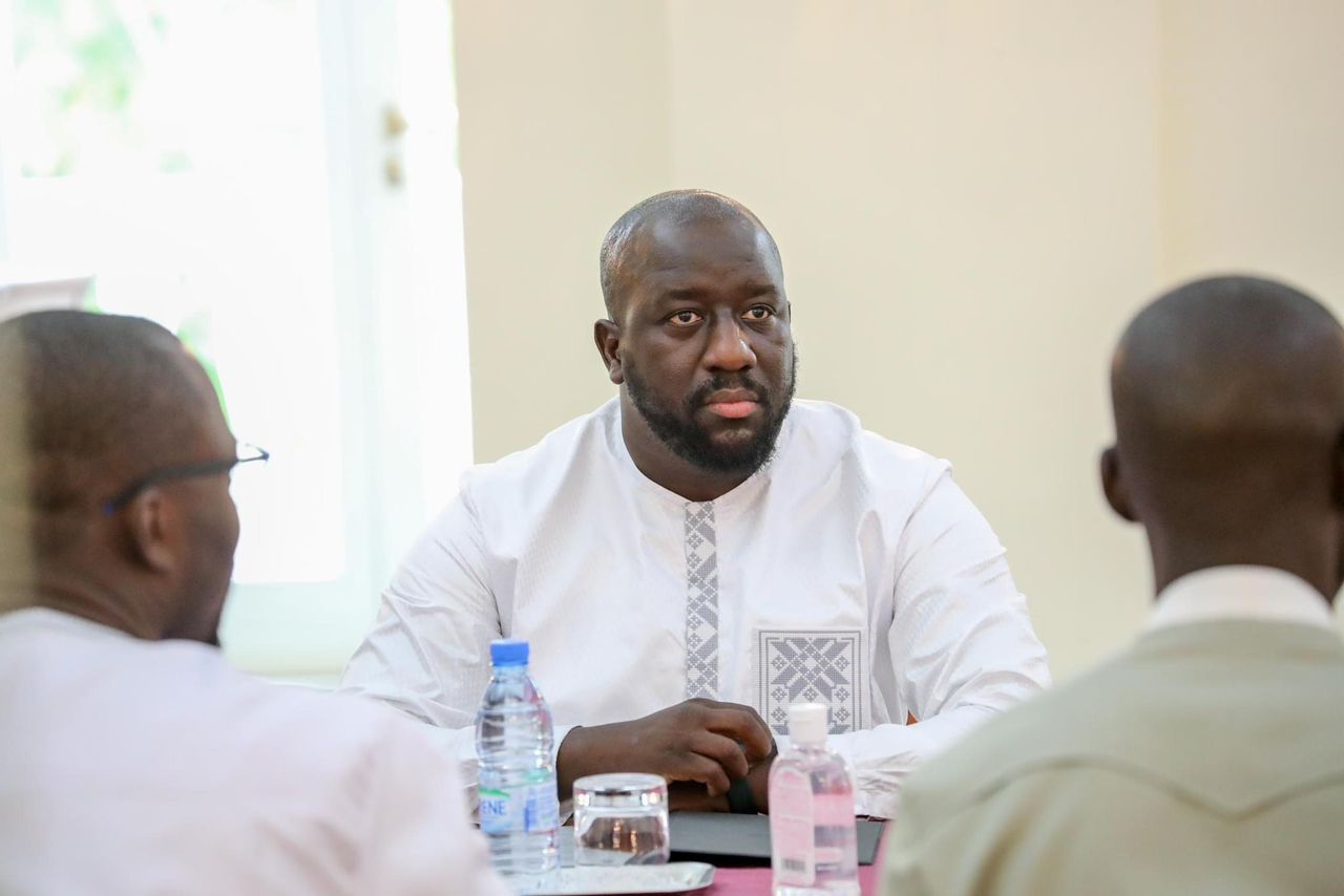 ALIOUNE SALL EXPRIME SON INQUIÉTUDE FACE AUX CONDITIONS DE TRAVAIL PRÉCAIRES DES JEUNES REPORTERS