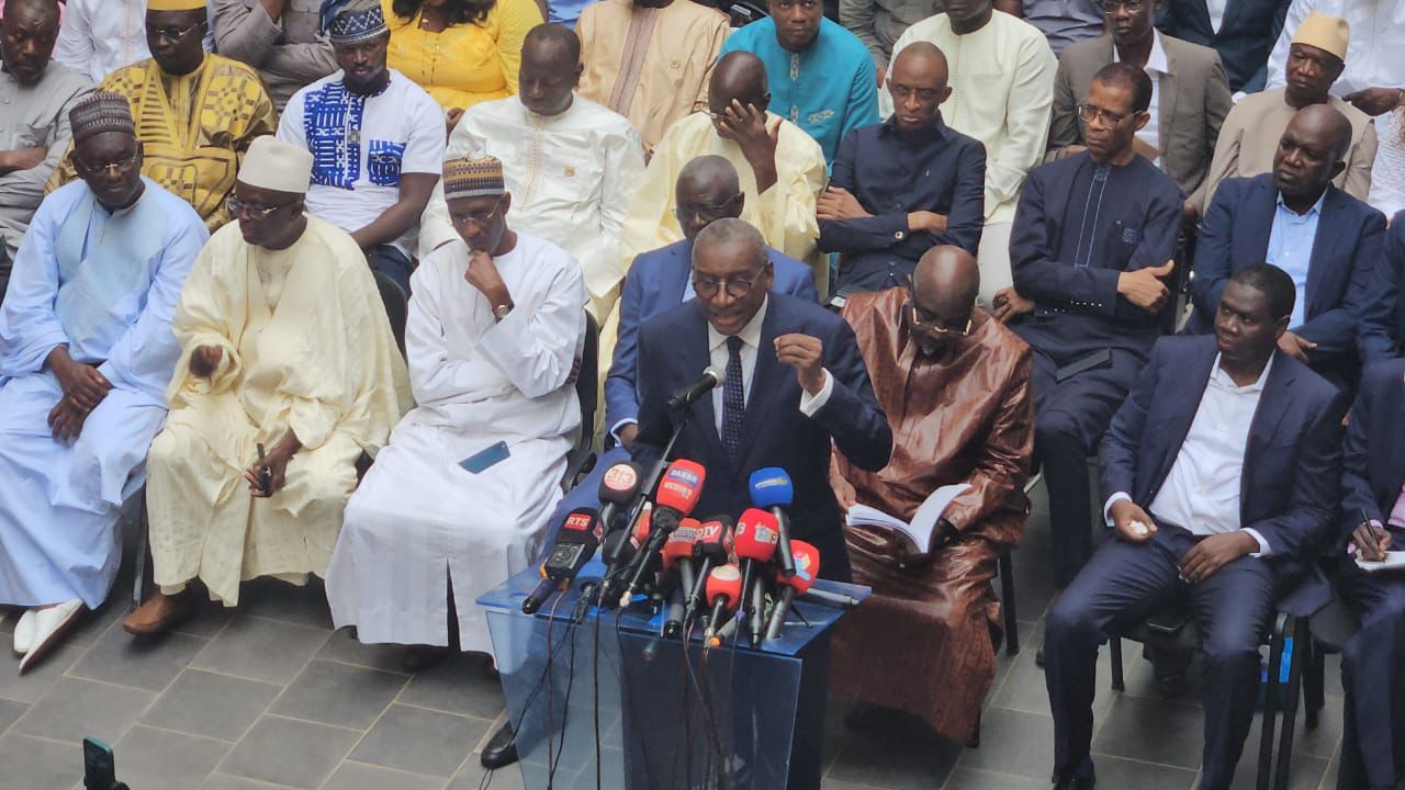 PRÉSENTATION DU LIVRE BILAN 12 ANS­ DE MACKY SALL | « LE BILAN, FONDÉ SUR DES FAITS ET DES CHIFFRES INCONTESTABLES, DOIT SERVIR DE RÉPONSE AUX CRITIQUES INFONDÉES… » MAITRE SIDIKI KABA