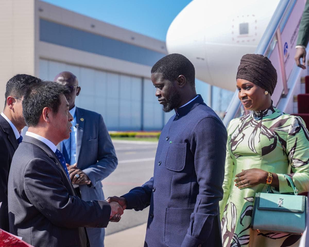 LE PRÉSIDENT BASSIROU DIOMAYE FAYE EST ARRIVÉ BEIJING POUR LE FORUM FOCAC