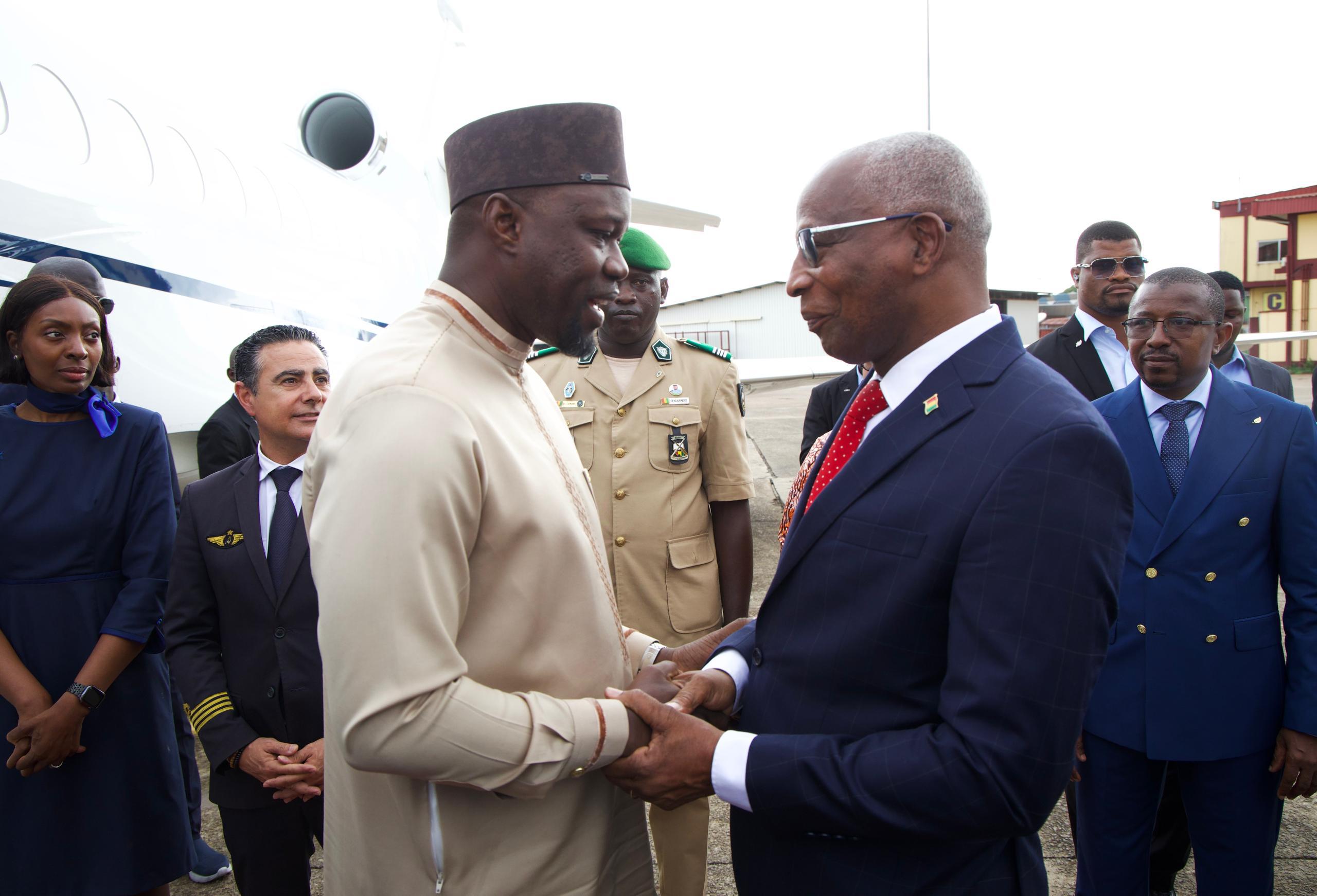 LE PREMIER MINISTRE OUSMANE SONKO POURSUIT SA DIPLOMATIE RÉGIONALE AVEC UNE VISITE OFFICIELLE EN GUINÉE