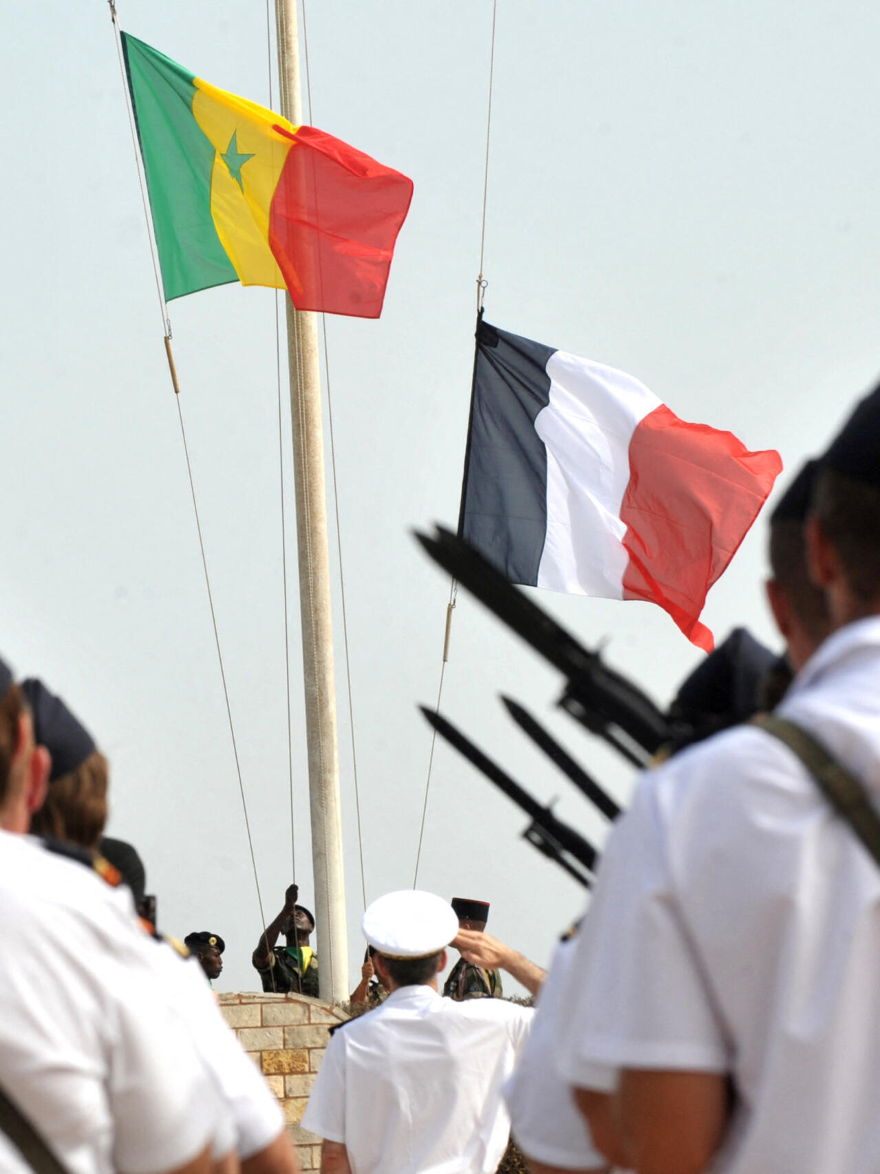LA FRANCE REMET À L’ÉTAT DU SÉNÉGAL LA STATION D’ÉMISSION INTERARMÉES DE RUFISQUE