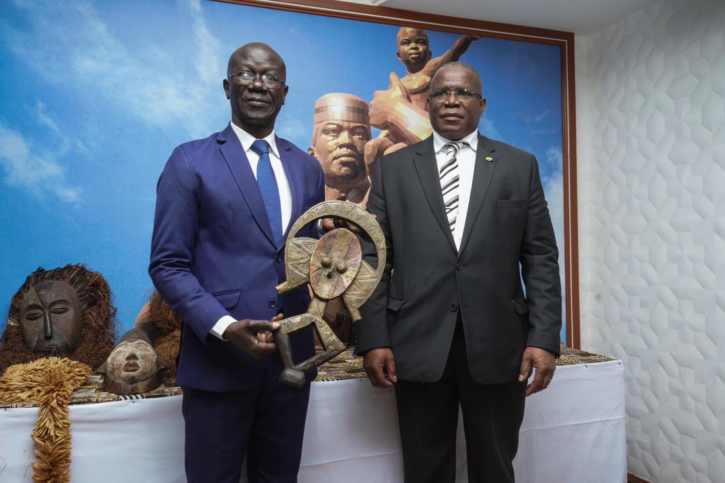 COOPÉRATION CULTURELLE : LE GABON ENRICHIT LE MONUMENT DE LA RENAISSANCE AFRICAINE DE DOUZE ŒUVRES MAJEURES