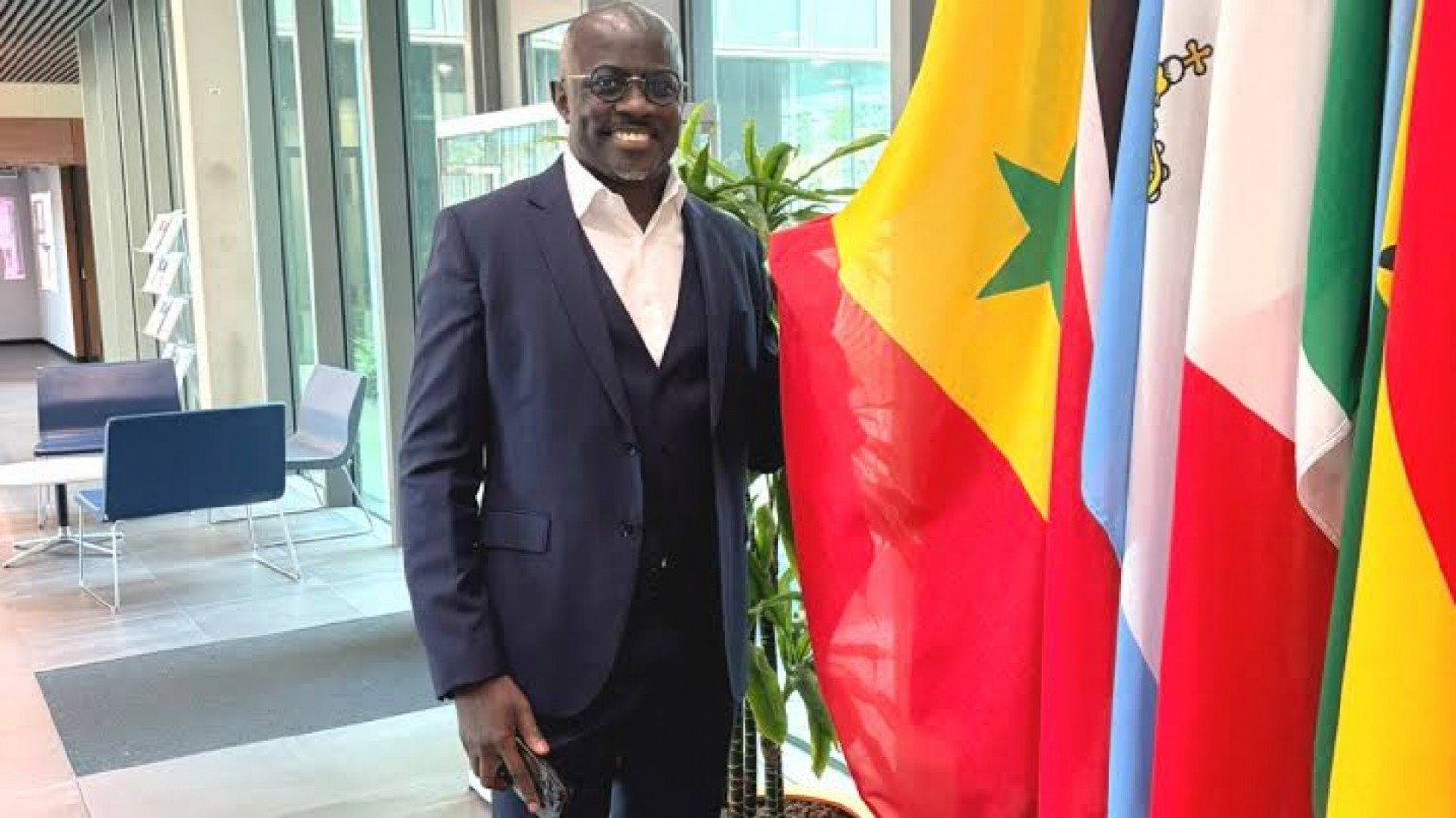 A LA UNE